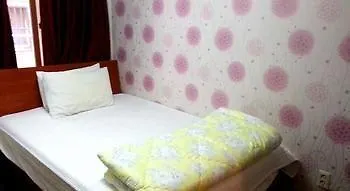 Woori Guesthouse Busan 2*,